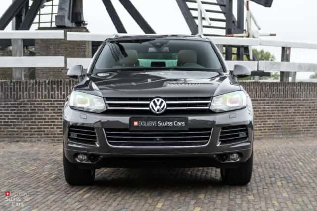 Volkswagen Touareg (2011) thumbnail 3