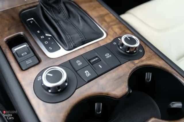 Volkswagen Touareg (2011) thumbnail 21