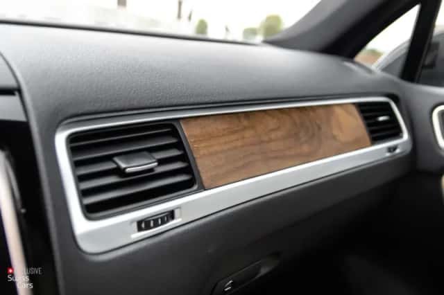 Volkswagen Touareg (2011) thumbnail 24