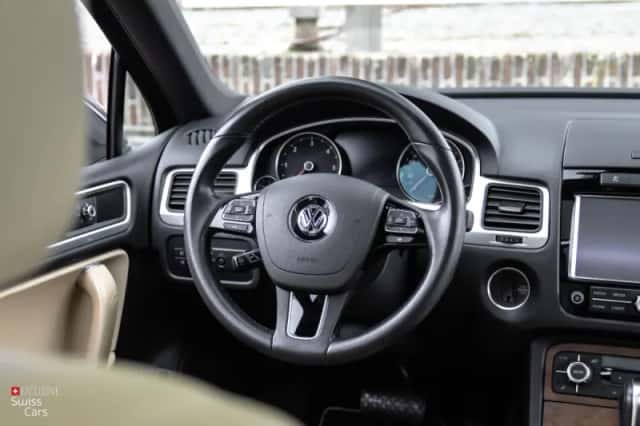 Volkswagen Touareg (2011) thumbnail 32