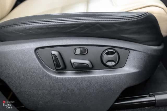 Volkswagen Touareg (2011) thumbnail 36
