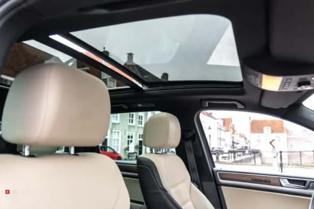 Volkswagen Touareg (2011) thumbnail 40