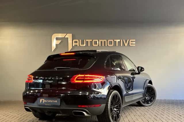 Porsche Macan (2016) thumbnail 3