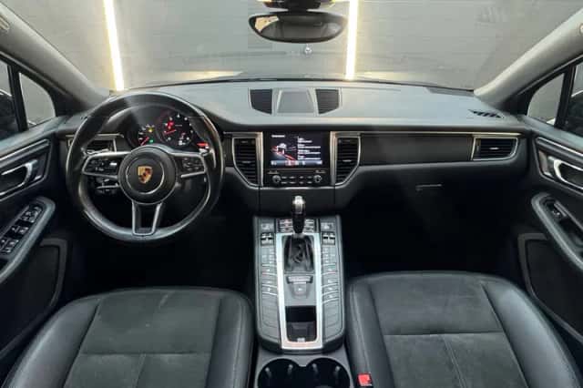 Porsche Macan (2016) thumbnail 4