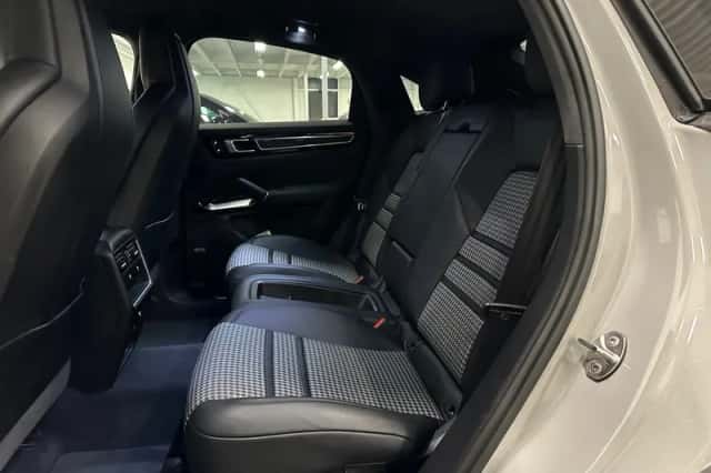 Porsche Cayenne (2020) thumbnail 20