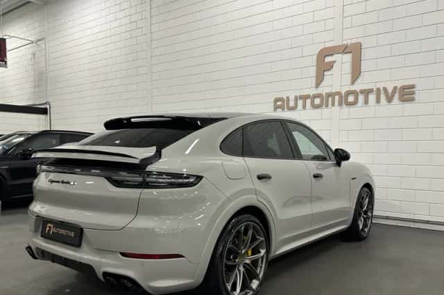 Porsche Cayenne (2020) thumbnail 3