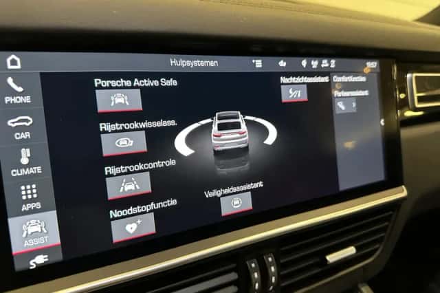 Porsche Cayenne (2020) thumbnail 37