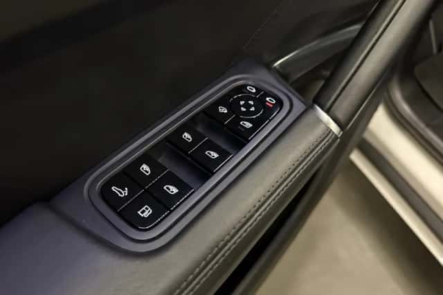 Porsche Cayenne (2020) thumbnail 45