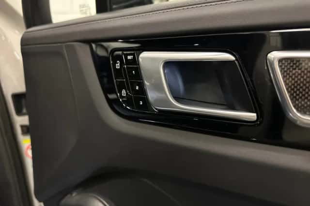 Porsche Cayenne (2020) thumbnail 47