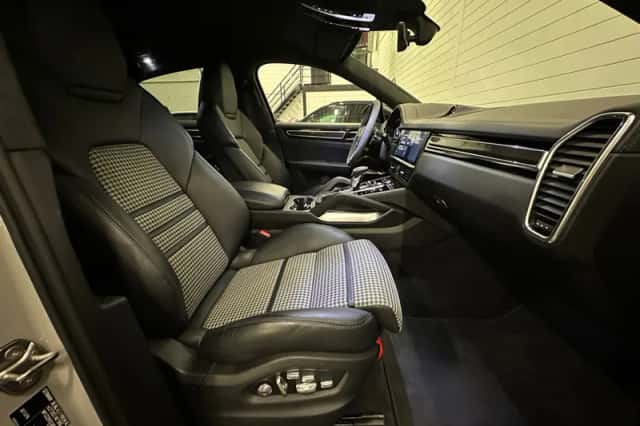 Porsche Cayenne (2020) thumbnail 49