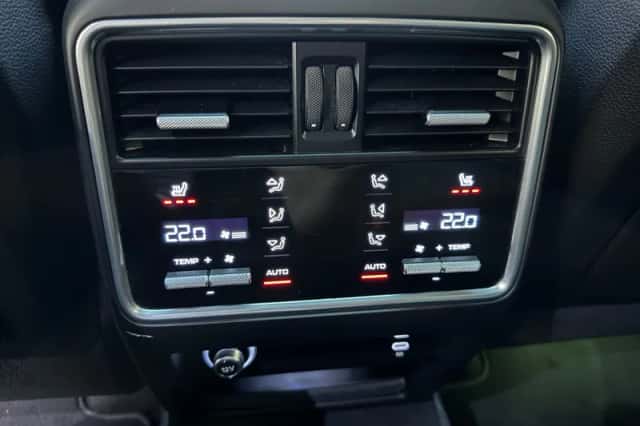 Porsche Cayenne (2021) thumbnail 24