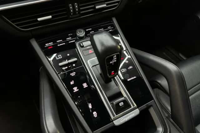 Porsche Cayenne (2021) thumbnail 29