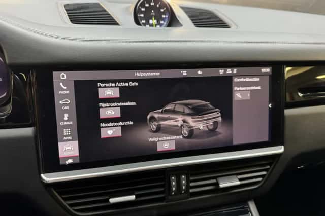 Porsche Cayenne (2021) thumbnail 36