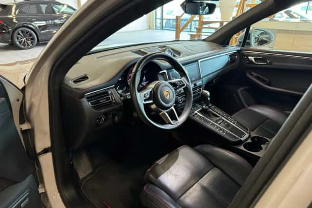 Porsche Macan (2021) thumbnail 16