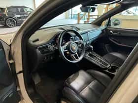 Porsche Macan (2021) thumbnail 16