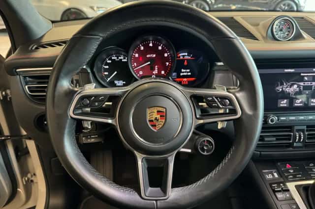 Porsche Macan (2021) thumbnail 19