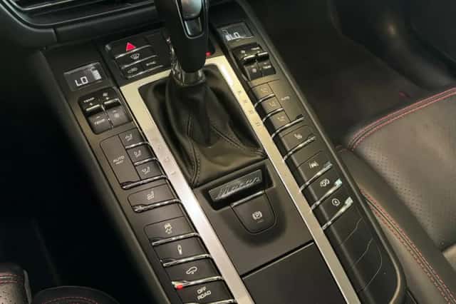 Porsche Macan (2021) thumbnail 20