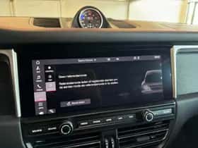 Porsche Macan (2021) thumbnail 28