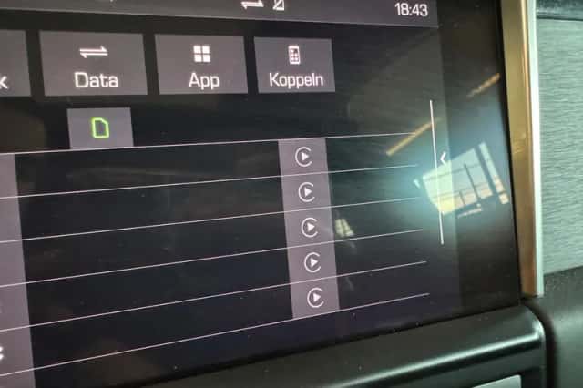 Porsche Macan (2021) thumbnail 29