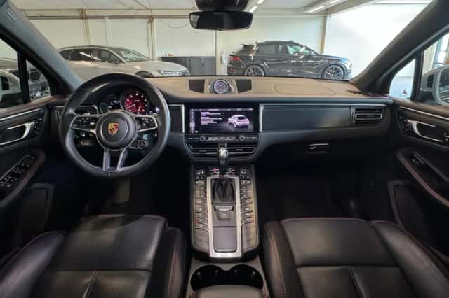 Porsche Macan (2021) thumbnail 4