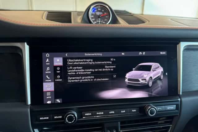 Porsche Macan (2021) thumbnail 31