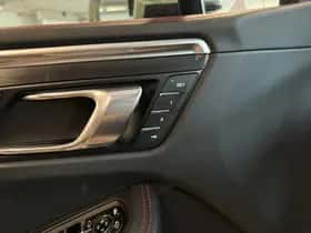 Porsche Macan (2021) thumbnail 32