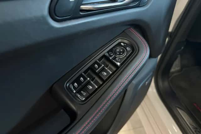 Porsche Macan (2021) thumbnail 33