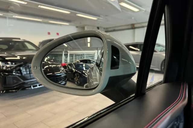 Porsche Macan (2021) thumbnail 34