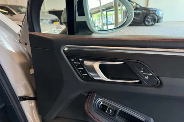 Porsche Macan (2021) thumbnail 40