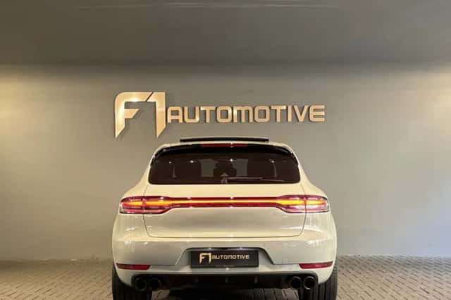 Porsche Macan (2021) thumbnail 9