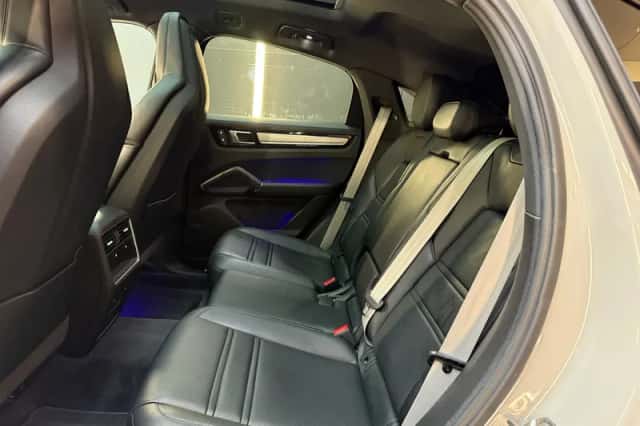 Porsche Cayenne (2023) thumbnail 14