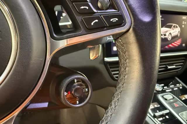 Porsche Cayenne (2023) thumbnail 17