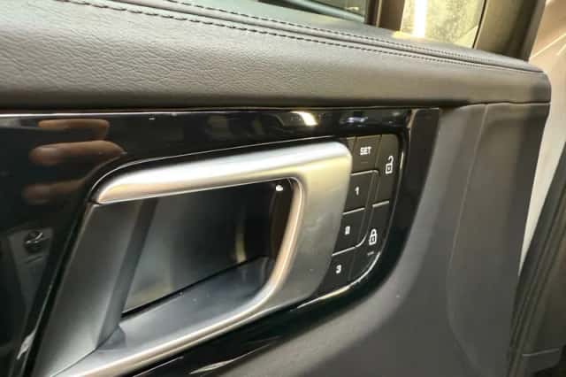 Porsche Cayenne (2023) thumbnail 20