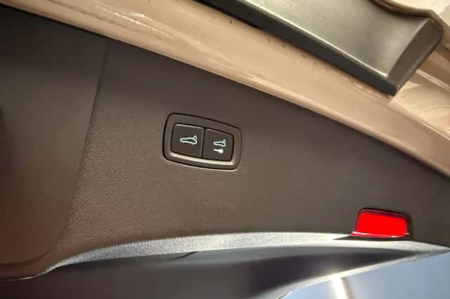 Porsche Cayenne (2023) thumbnail 30