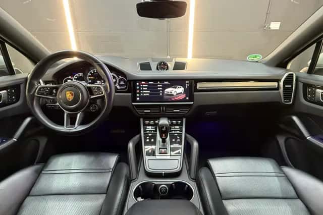 Porsche Cayenne (2023) thumbnail 4