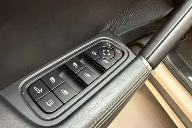 Porsche Cayenne (2023) thumbnail 34