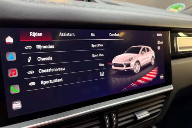 Porsche Cayenne (2023) thumbnail 38