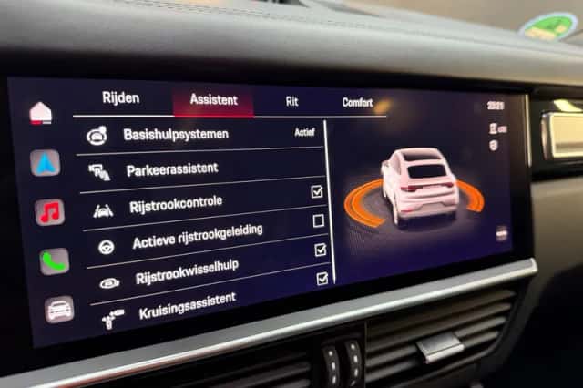Porsche Cayenne (2023) thumbnail 40