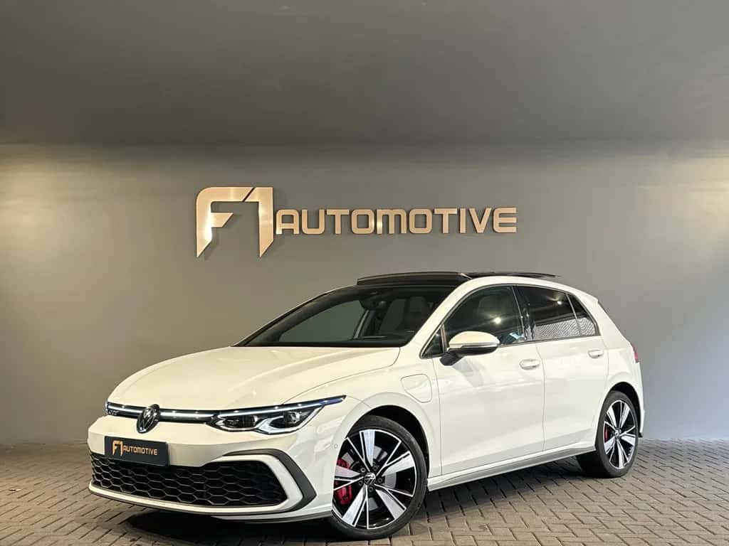 Volkswagen Golf (2021) — foto 1