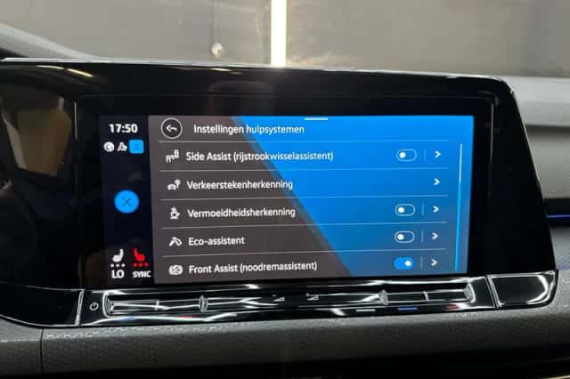 Volkswagen Golf (2021) thumbnail 25