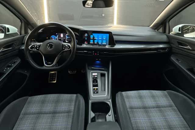 Volkswagen Golf (2021) thumbnail 4