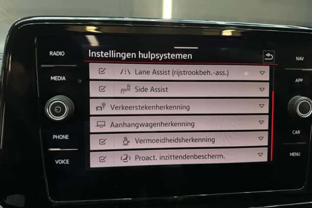 Volkswagen T-Roc (2024) thumbnail 33