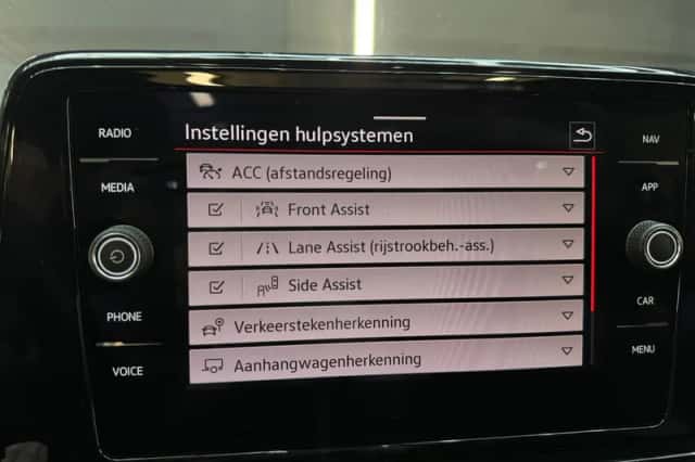 Volkswagen T-Roc (2024) thumbnail 34