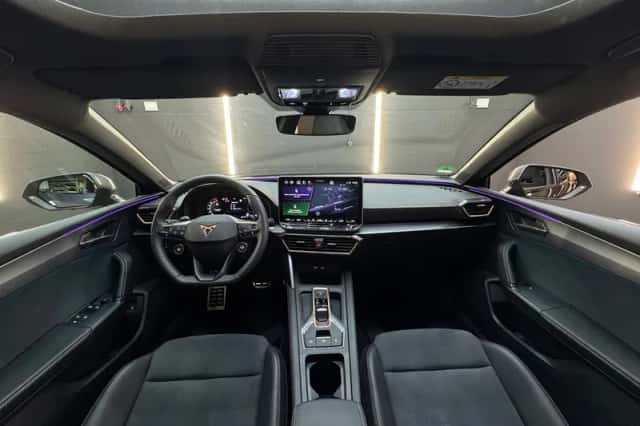 CUPRA Leon (2025) thumbnail 4