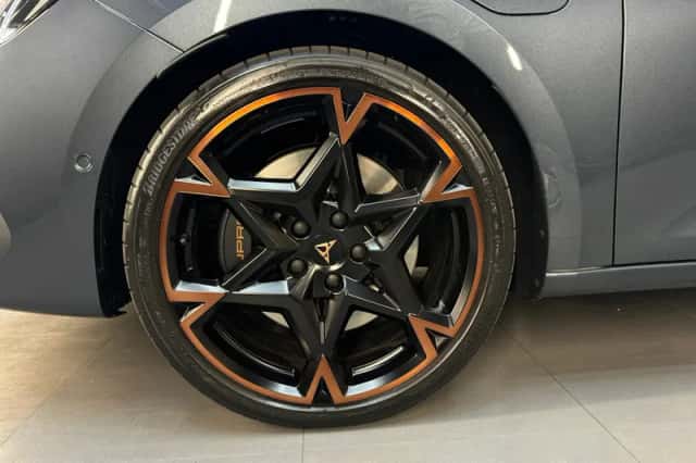 CUPRA Leon (2025) thumbnail 7