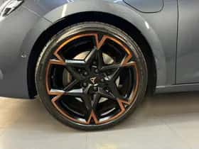 CUPRA Leon (2025) thumbnail 7