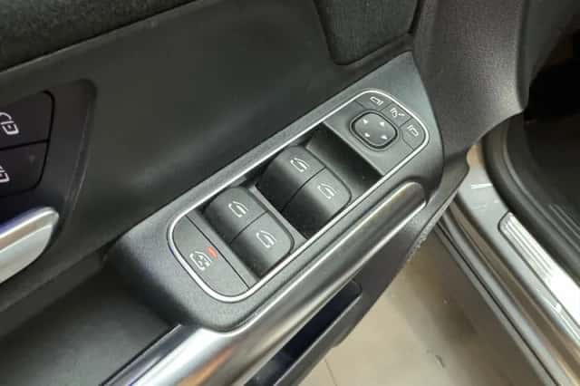 Mercedes-Benz GLA (2021) thumbnail 36