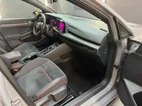 Volkswagen Golf (2021) thumbnail 32