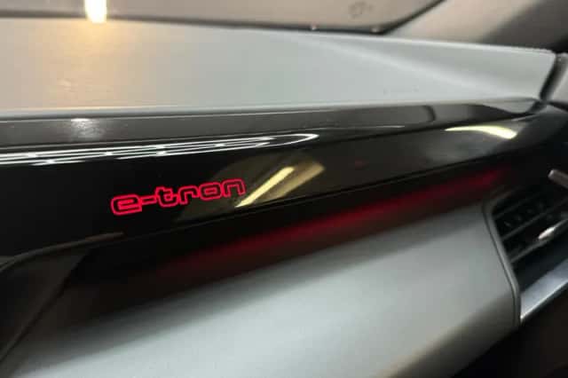 Audi e-tron GT (2023) thumbnail 26