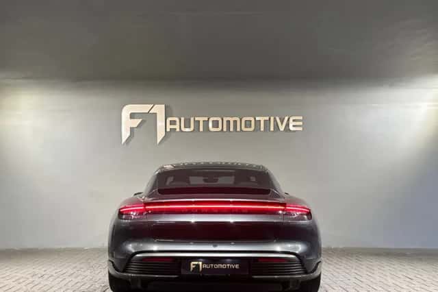 Porsche Taycan (2020) thumbnail 11